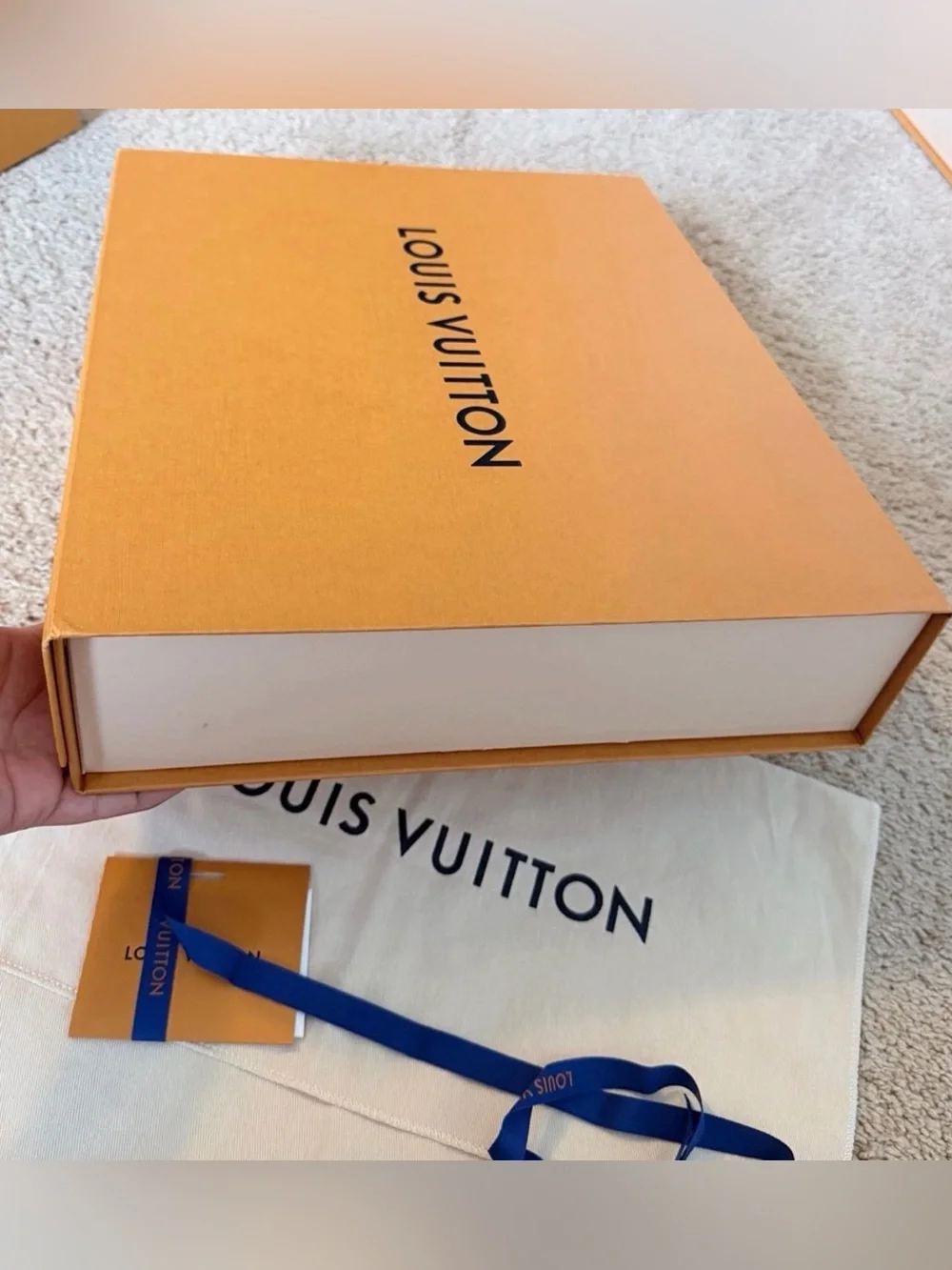 LOUIS VUITTON